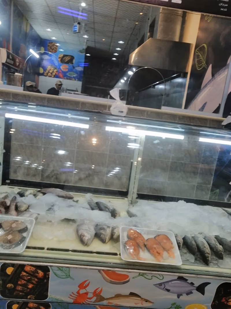 مطعم السماك للمأكولات البحريه