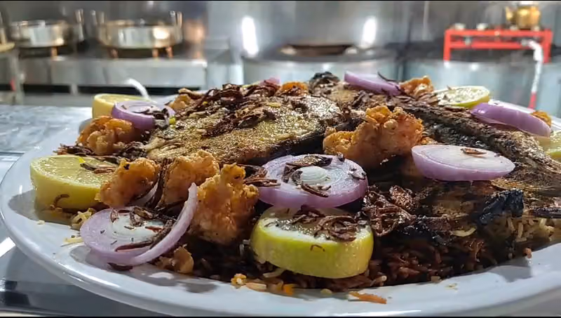 مطعم التنور الذهبي للماكولات البحرية