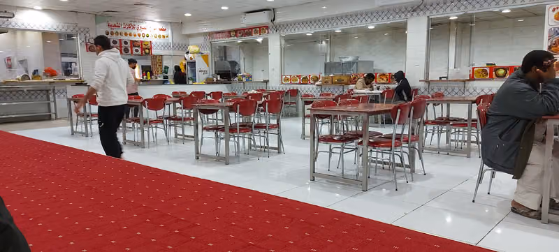 مطعم أمواج الصبري للأكلات الشعبية اليمنية