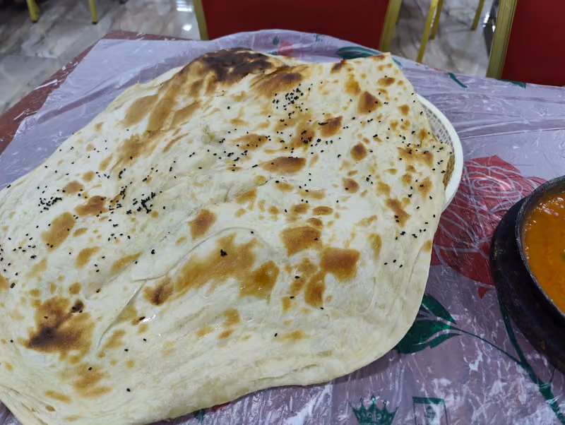 مطعم أمواج الصبري للأكلات الشعبية اليمنية
