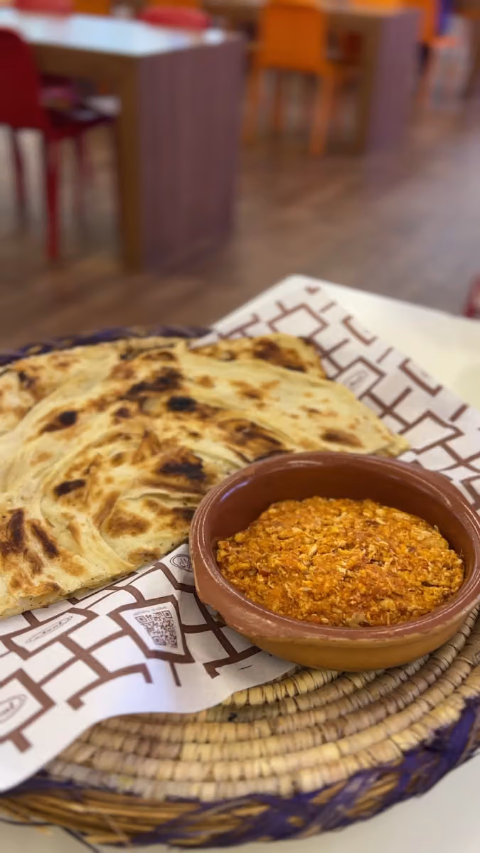 مطعم أزال اليمني