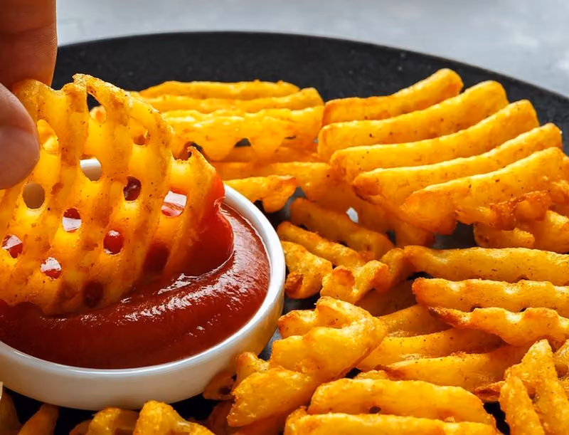 مطعم بلد البرجر لتقديم الوجبات Country Burger Restaurant for serving meals