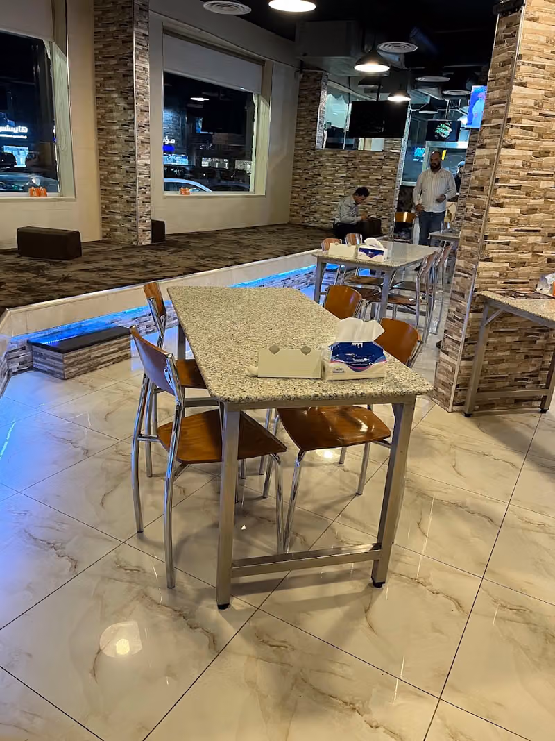 مطعم بلكونة الضيافة