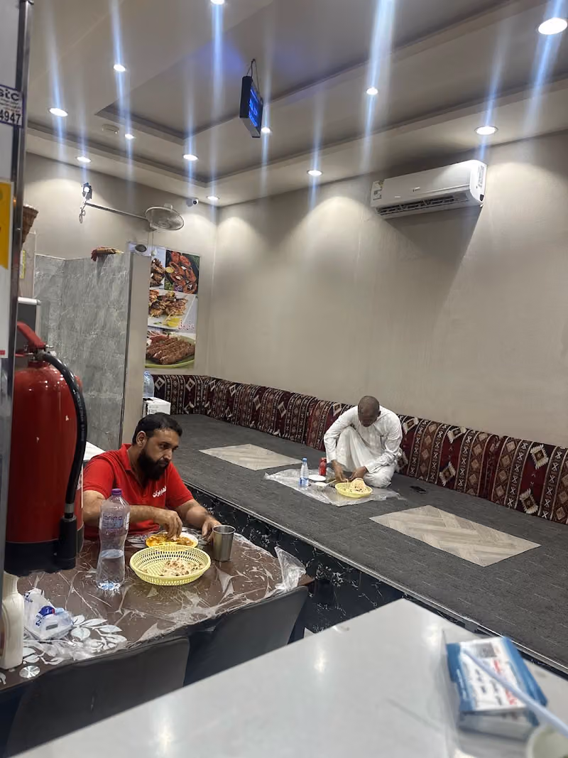 مطعم بركات النكهة الباكستانية