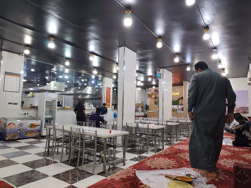 مطعم بوابة اليمن للاكلات الشعبيه ١