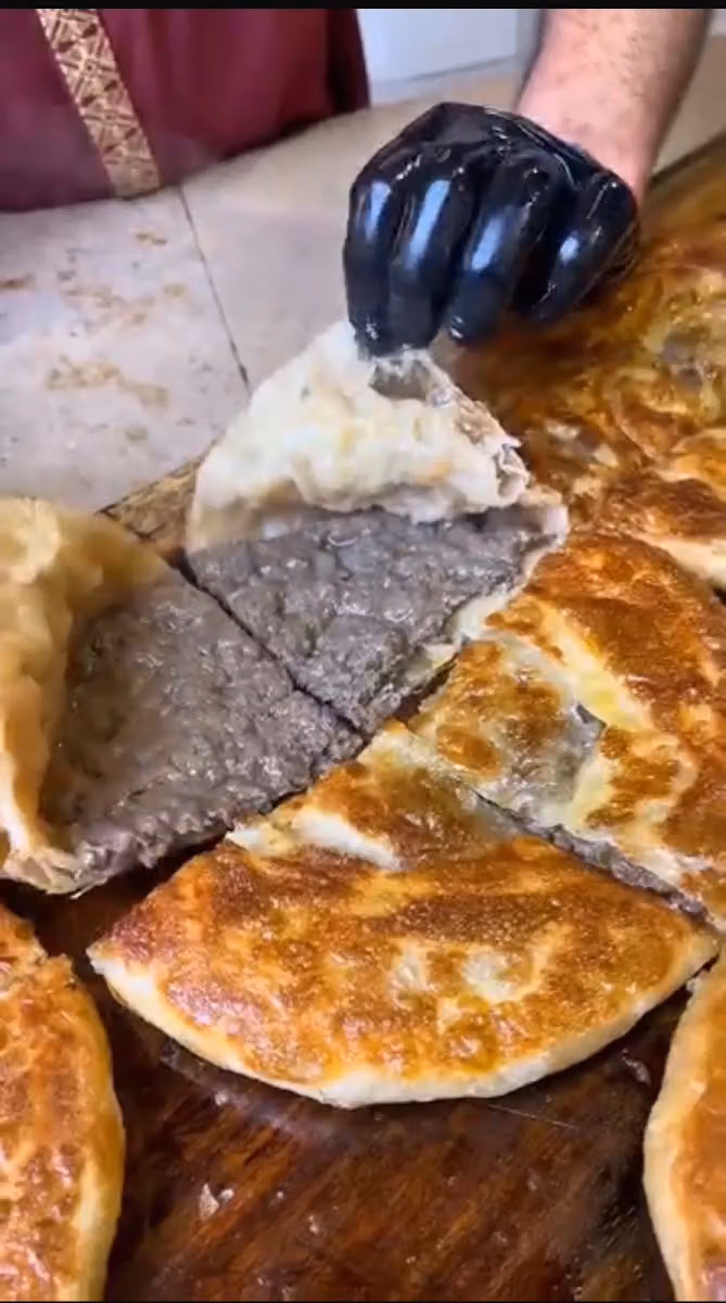 مطعم بين القصرين