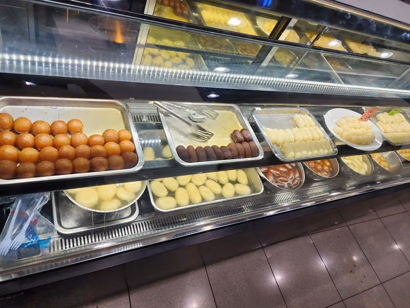 مطعم دلال العنزي