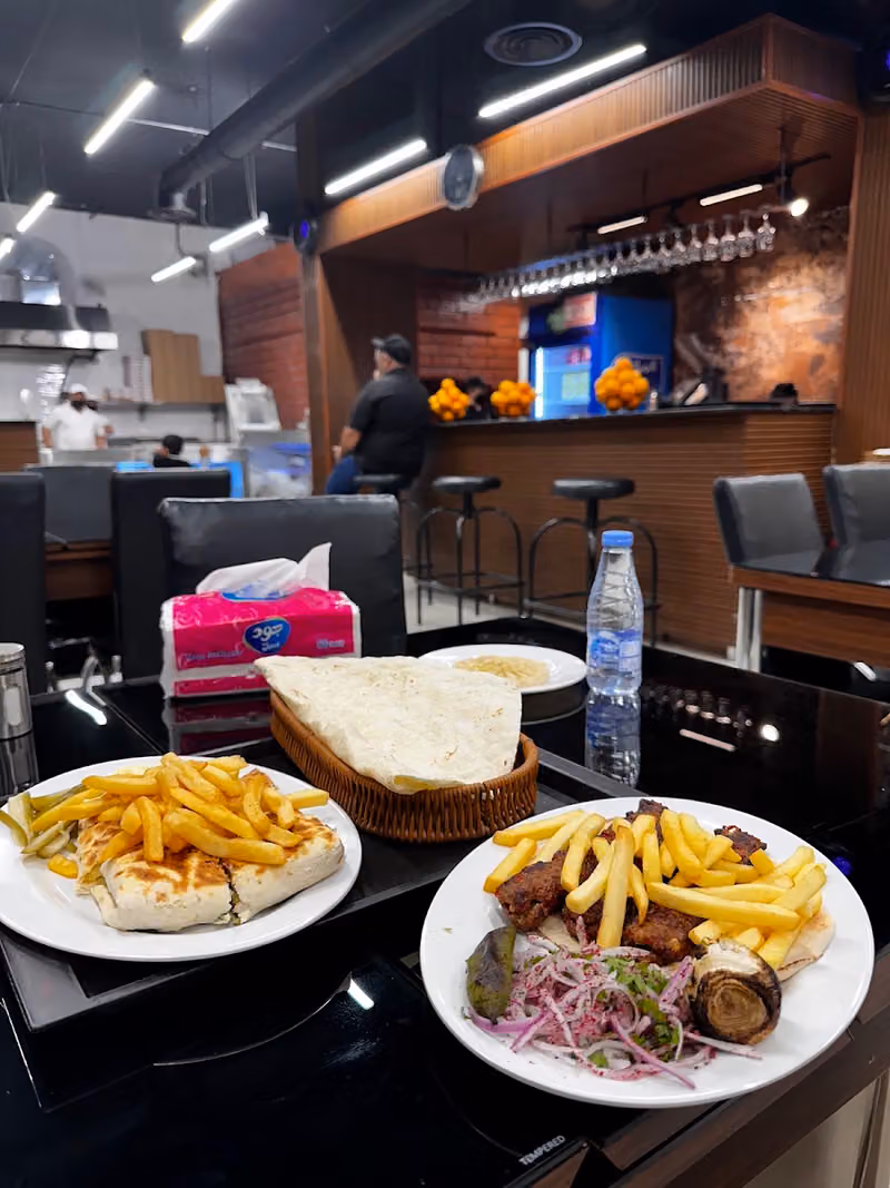 مطعم دونياء الحزم
