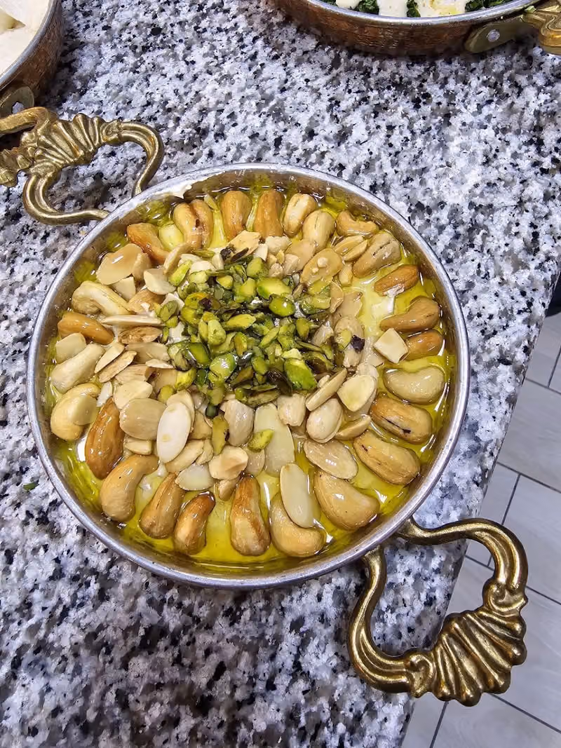 مطعم فخر الشامية/فلافل/حمص/متبل/فول شامي/فتات