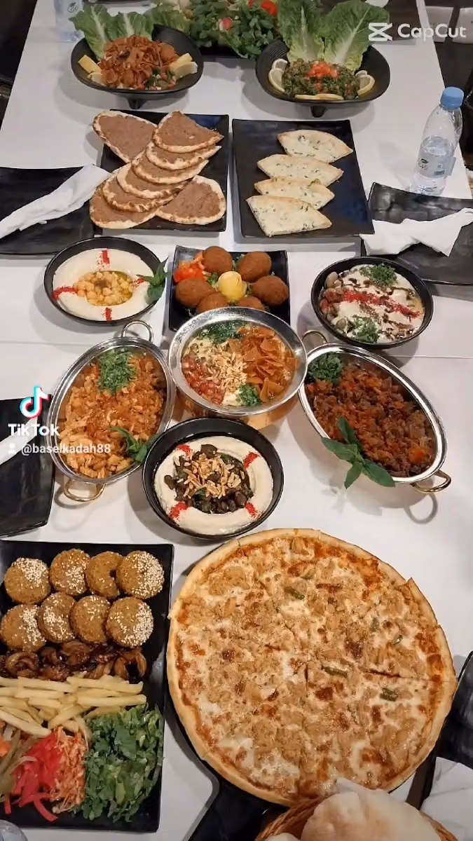 مطعم حمص بلدنا الرياض ( حي الروضة )