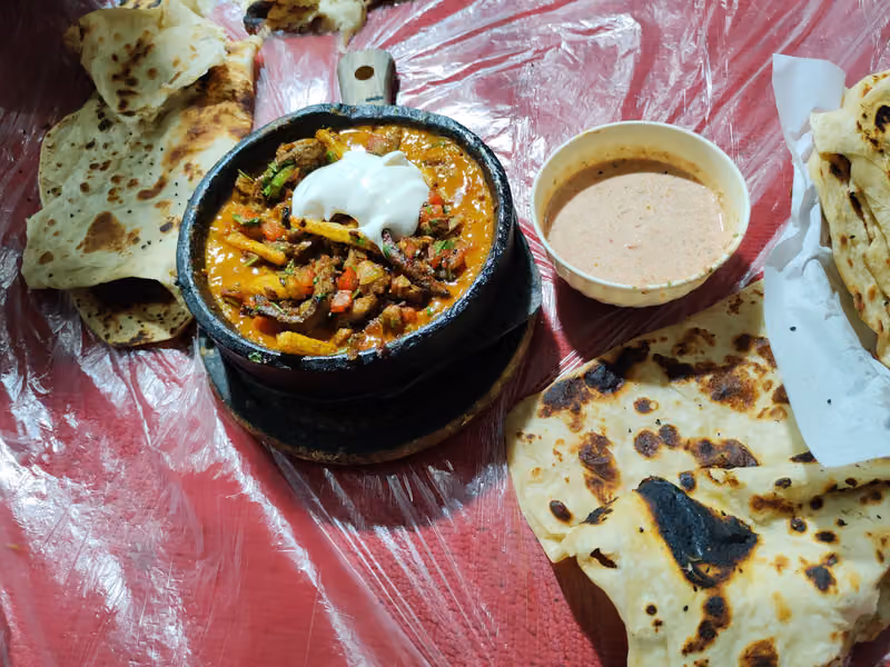 مطعم كنوز ازال للاكلات الشعبيه