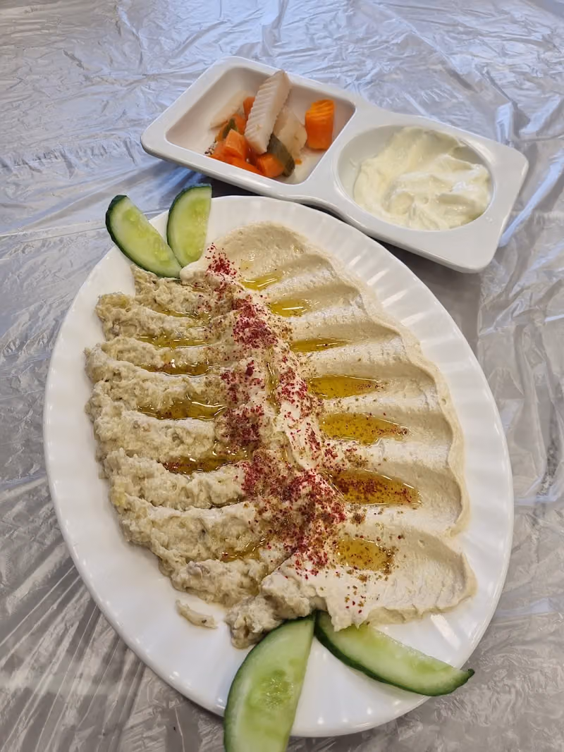 مطعم كرم حمص