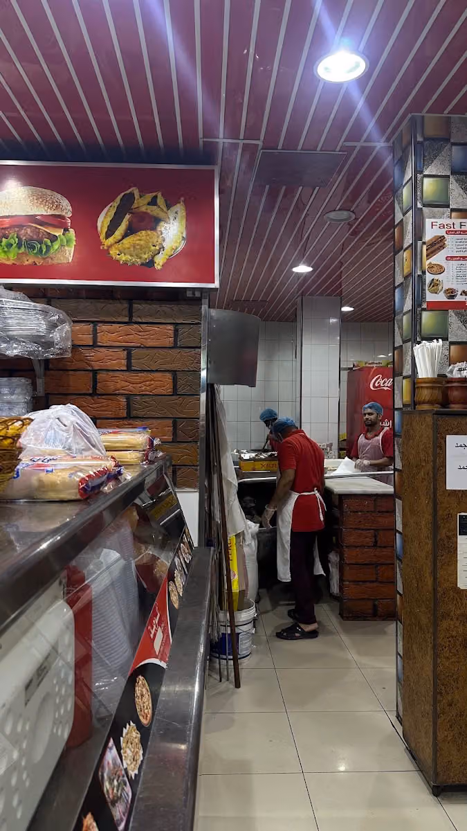 مطعم للوجبات السريعة العريجاء شاورما