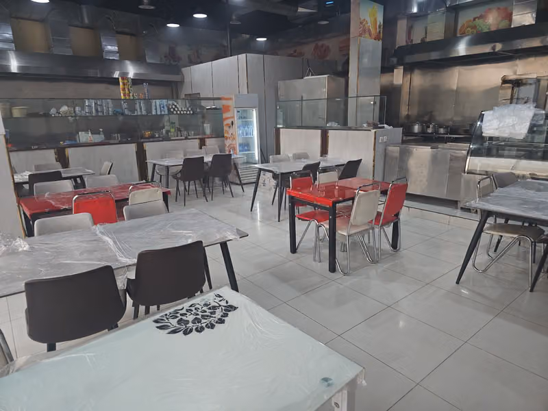 مطعم لمسات المملكة