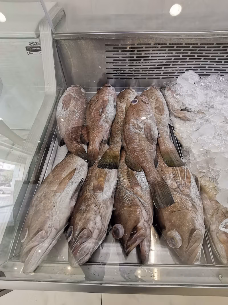 مطعم لطيفة للأسماك