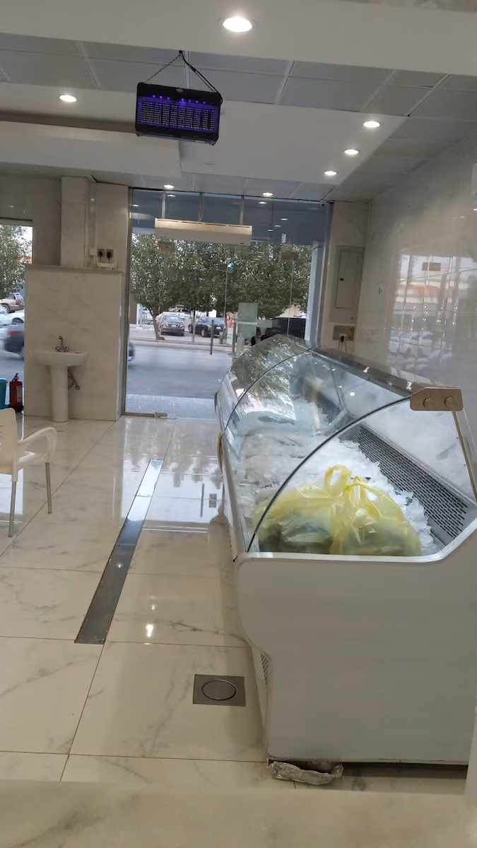 مطعم لطيفة للأسماك