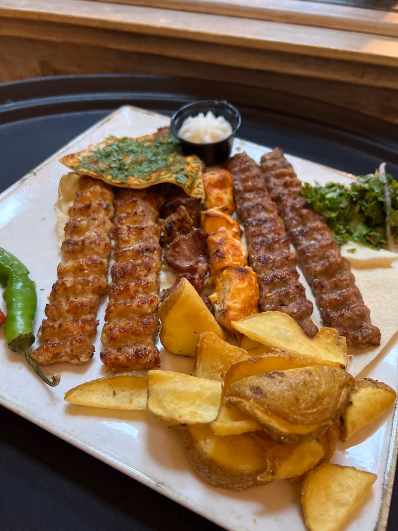 مطعم ماء ورد Ma Ward restaurant