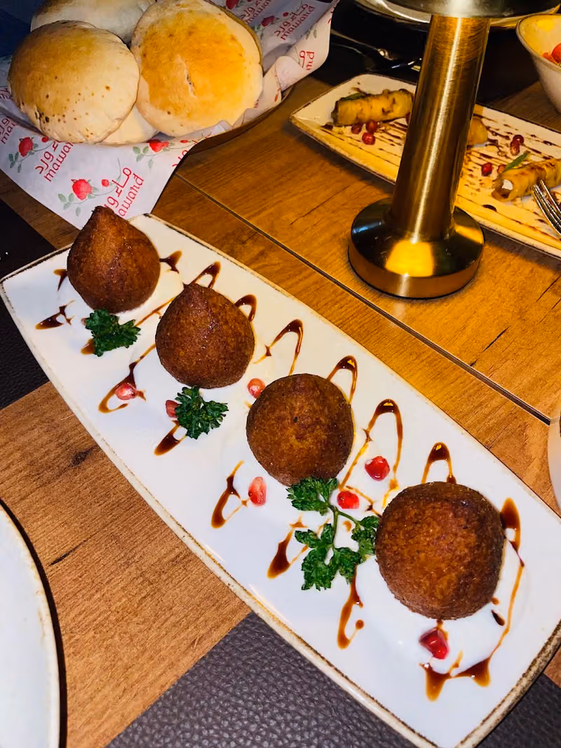مطعم ماء ورد Ma Ward restaurant