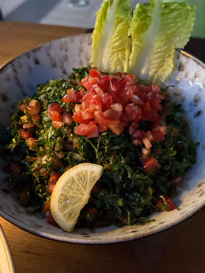 مطعم ماء ورد Ma Ward restaurant