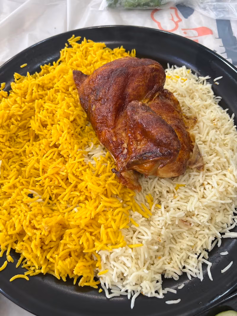 مطعم مكان الشيف البخاري