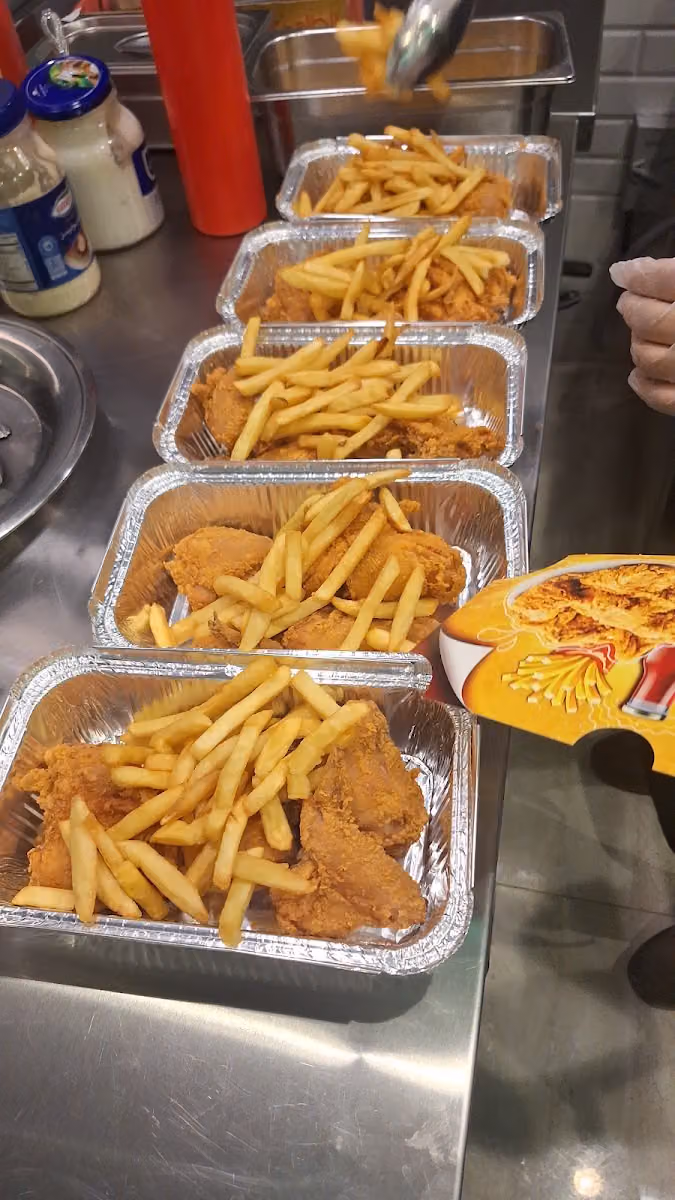 مطعم مركاز العاصمة بيتز وشاورما و بروسته