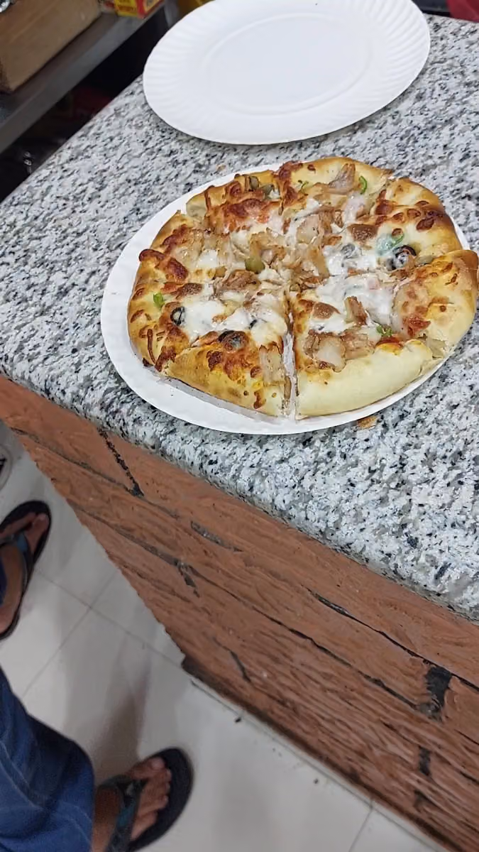 مطعم مركاز العاصمة بيتز وشاورما و بروسته