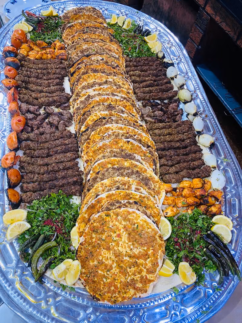 مطعم مشويات أهل الكباب