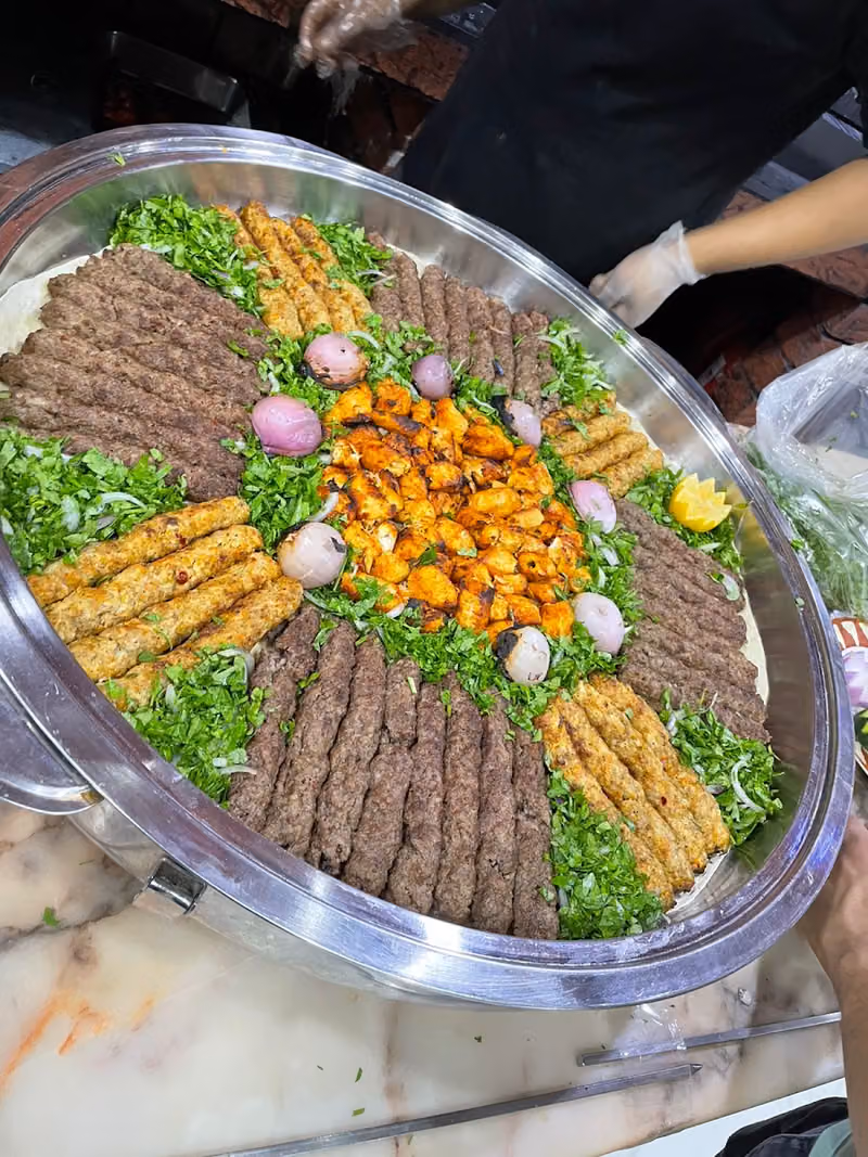 مطعم مشويات أهل الكباب