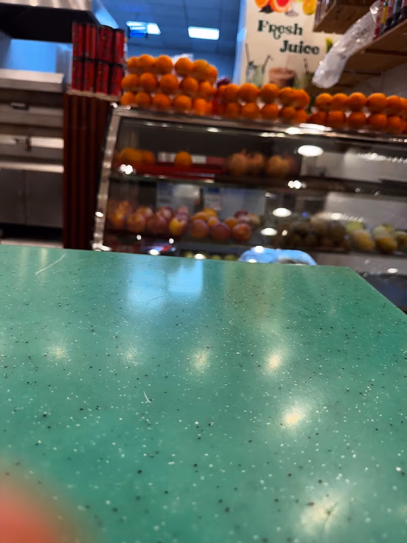 مطعم ميد تاون الرمال Midtown Restaurant