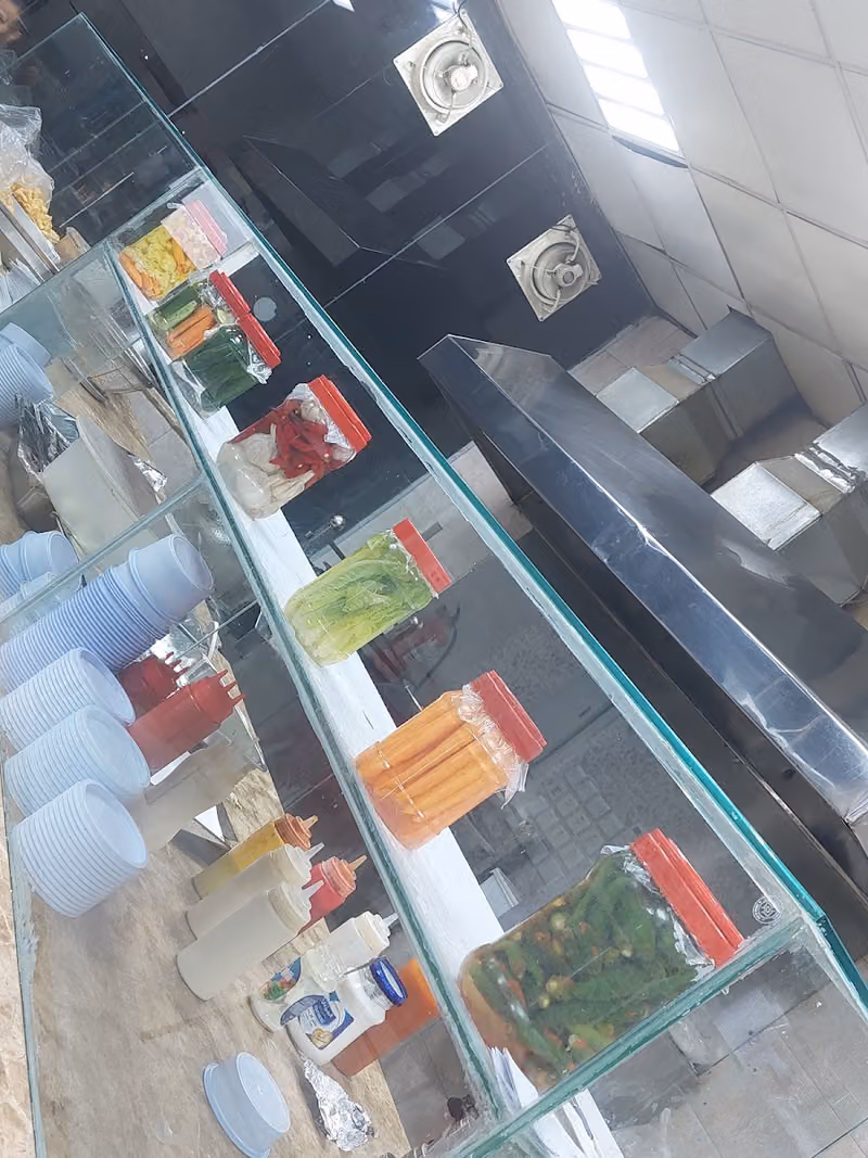مطعم نعمه فول فلافل مصري