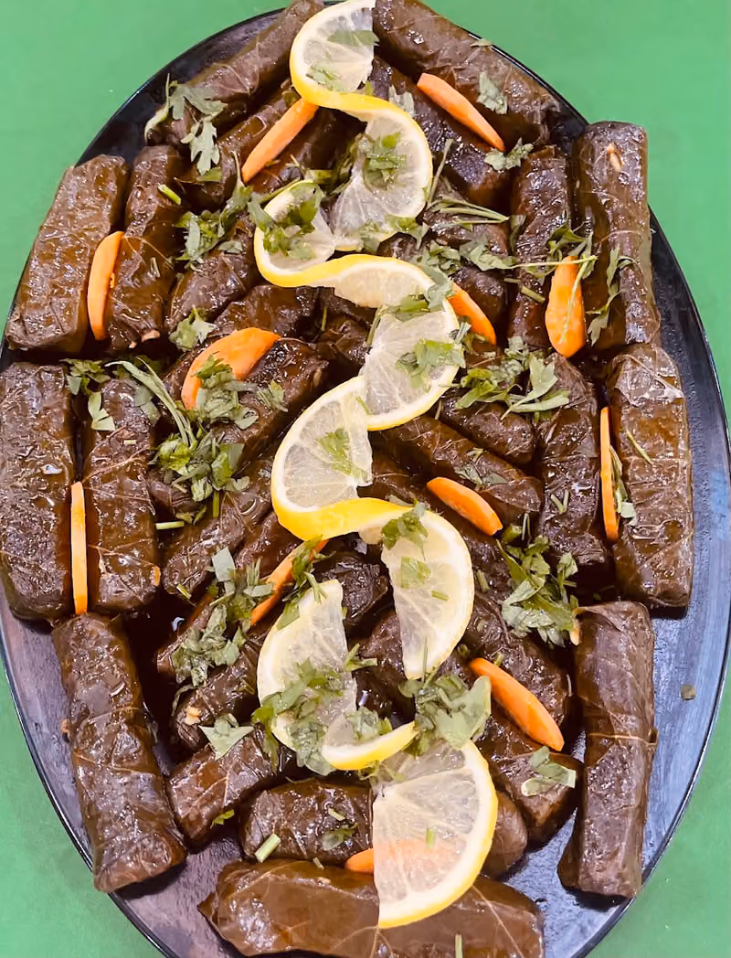 مطعم نهر الروشة ( نيوفاي يوومي Nufiy Yummy ) Nahar alrawsha Restaurant