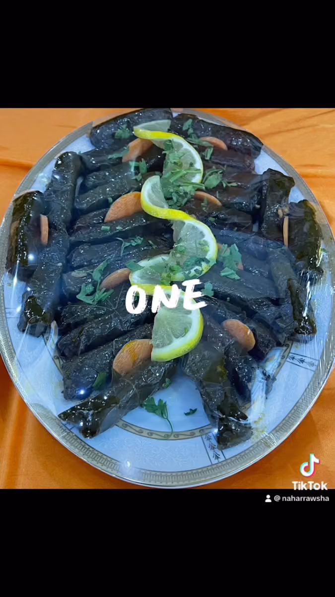 مطعم نهر الروشة ( نيوفاي يوومي Nufiy Yummy ) Nahar alrawsha Restaurant