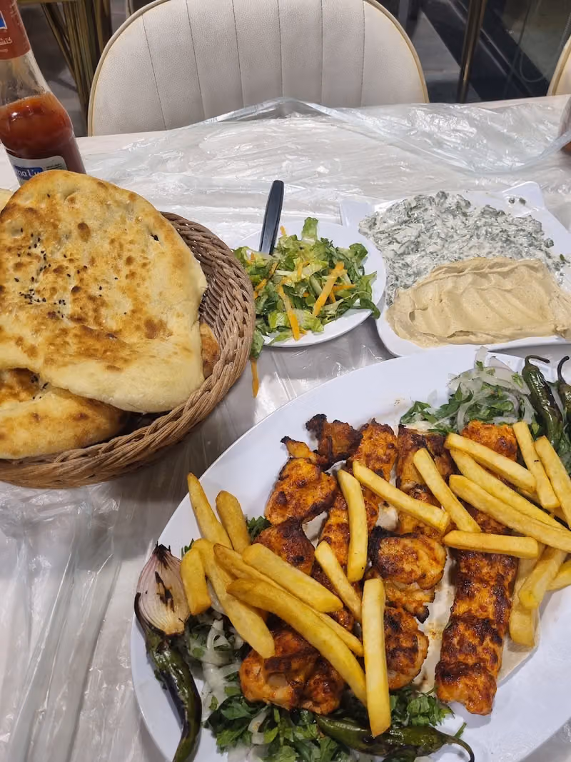 مطعم نكهات تركية لتقديم الوجبات