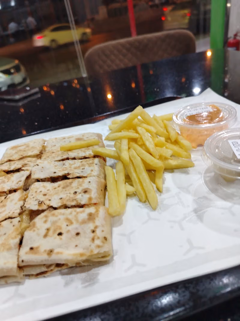 مطعم نسمات الشلال