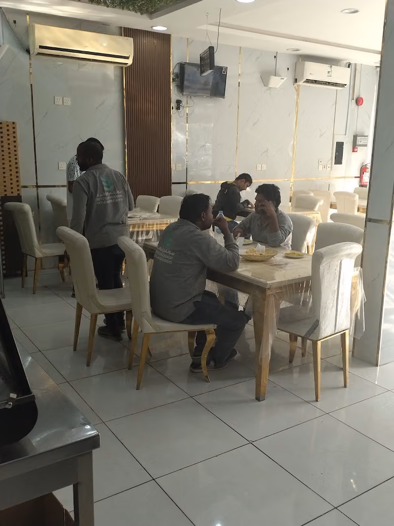 مطعم نواب للوجبات السريعة