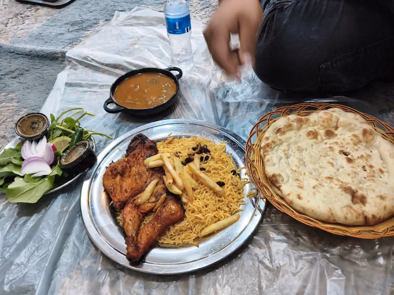 مطعم نور الكناري لتقديم الوجبات
