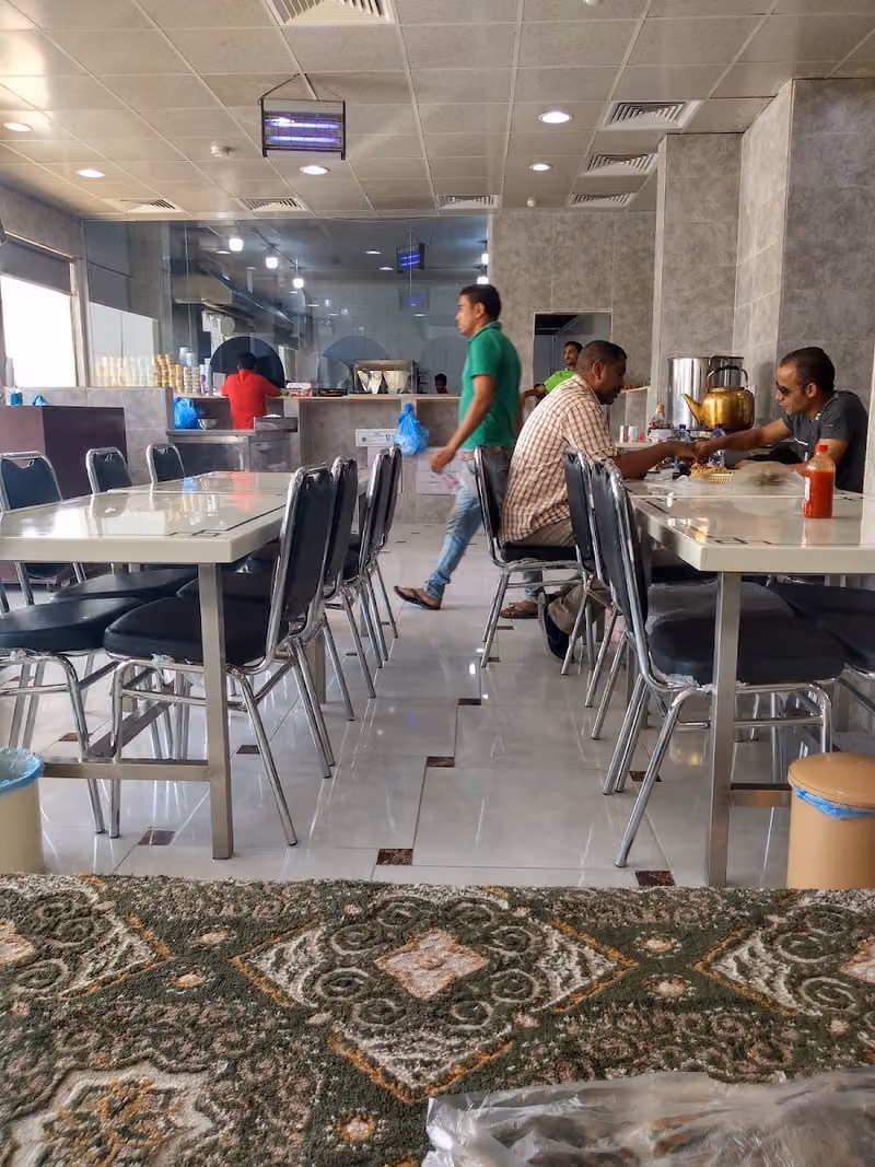 مطعم قمة جبال صنعاء للاكلات الشعبية