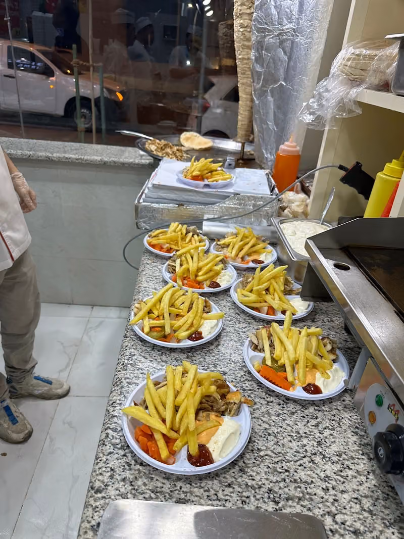 مطعم صالح الذروي شاورما