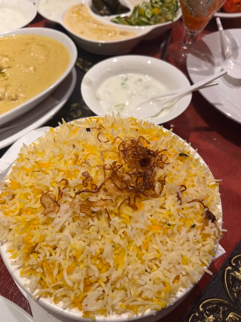 مطعم سبايسي هوم الهندي
