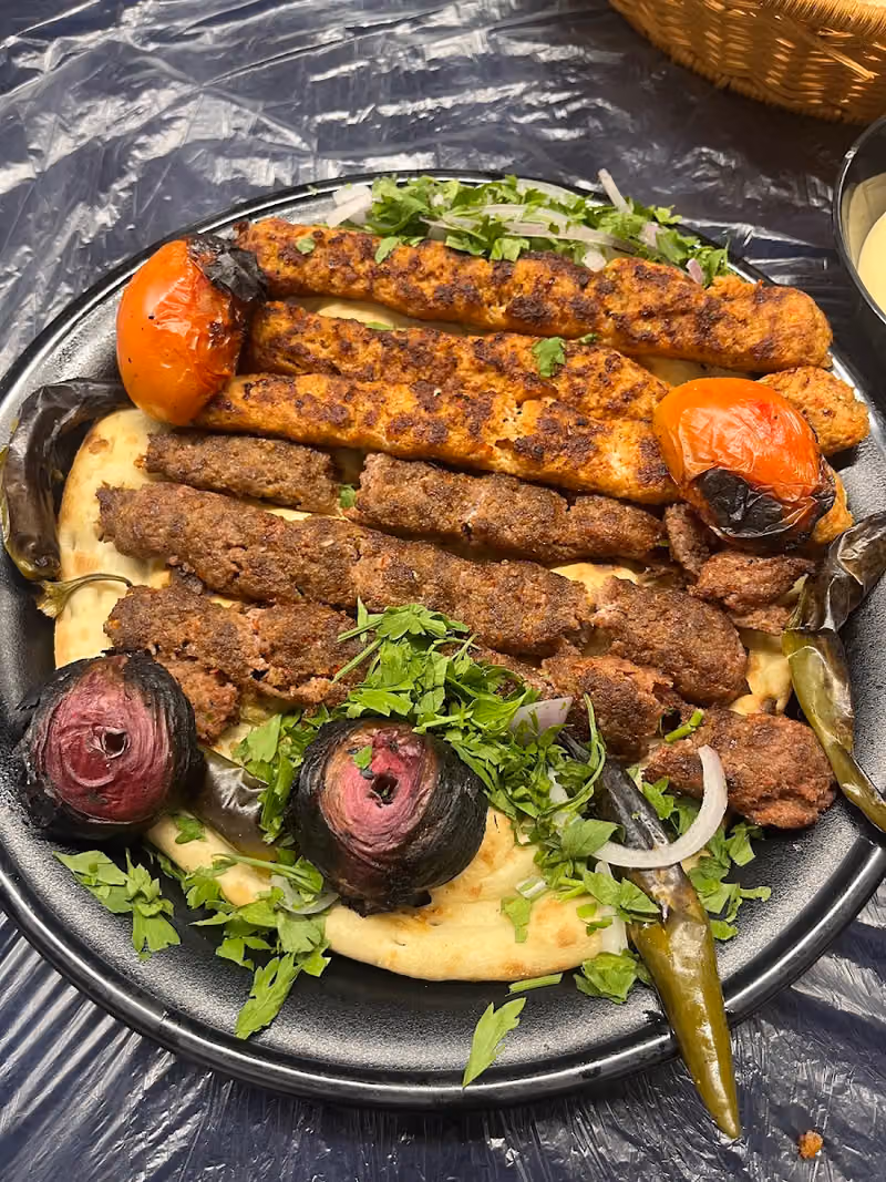 مطعم صدف النادر البخاري