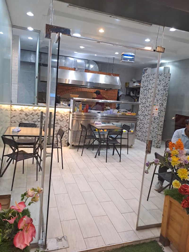 مطعم شام البركة للمشويات والفطائر