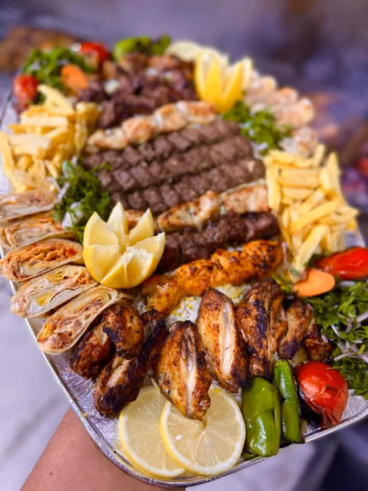 مطعم صحتك اولا لتقديم الوجبات