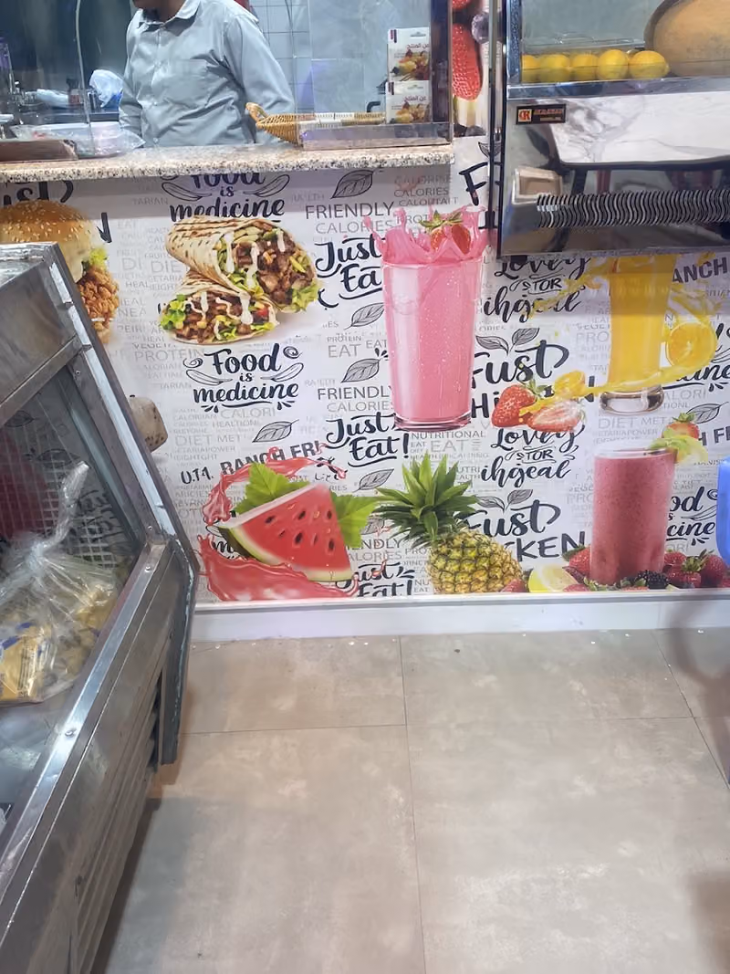 مطعم صحتك اولا لتقديم الوجبات