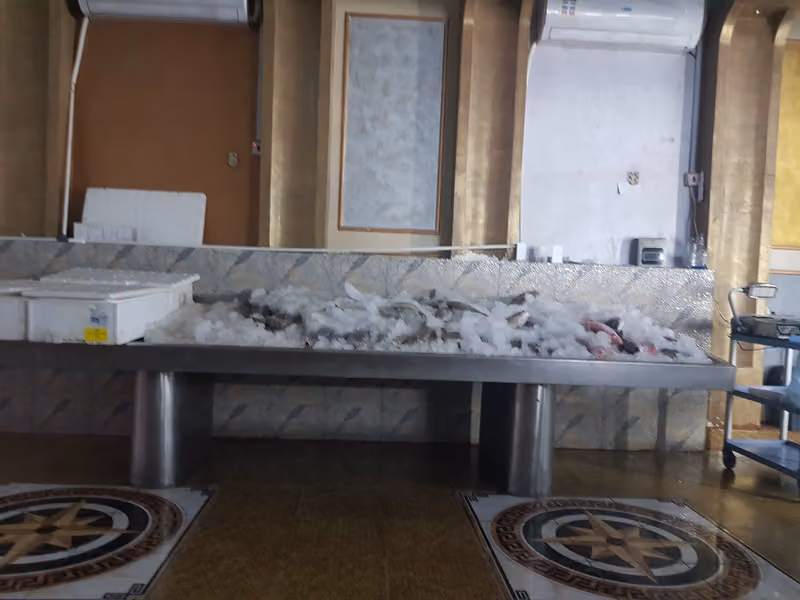 مطعم سوق الأسماك الطازجة