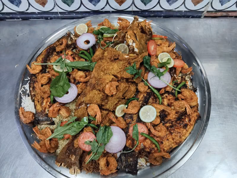 مطعم سوق الأسماك الطازجة