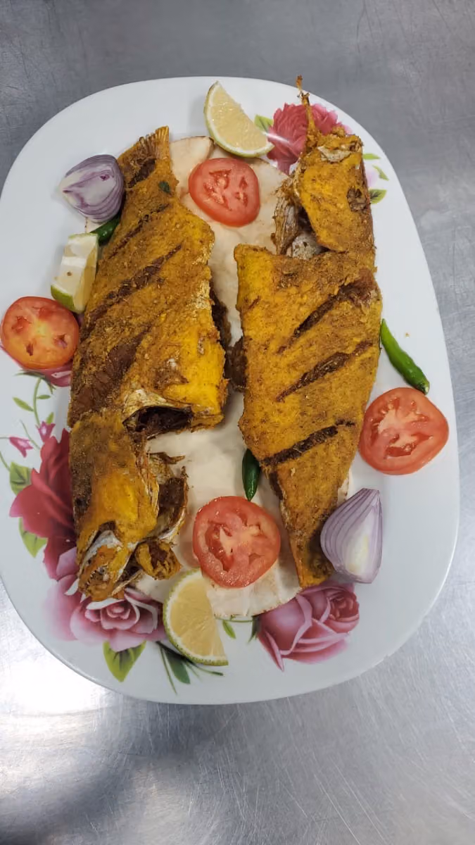 مطعم سوق الأسماك الطازجة