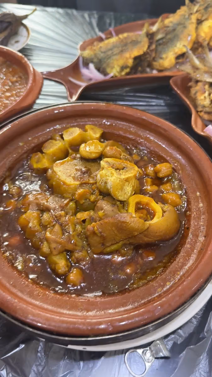 مطعم طله ادم لتقديم الوجبات المغربية