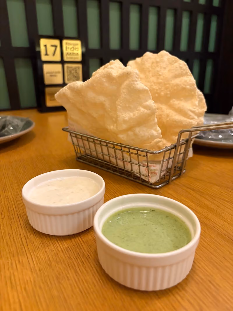 مطعم توابل هندية Flavors of India Restaurant
