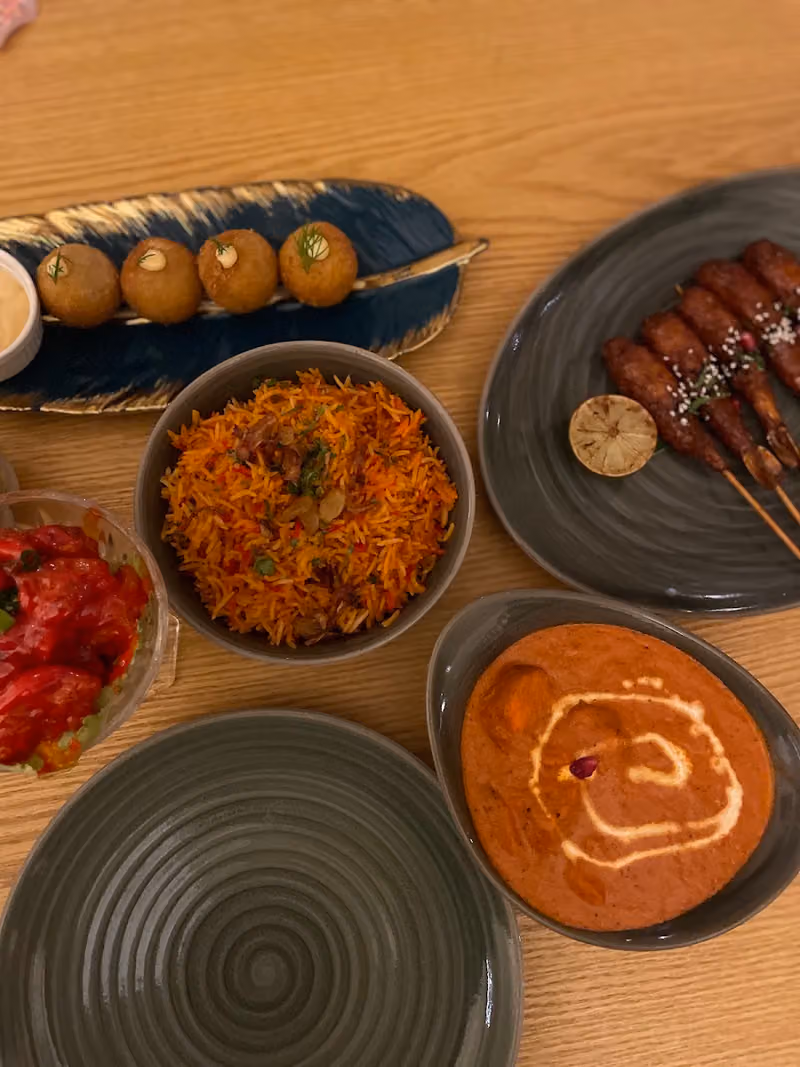 مطعم توابل هندية Flavors of India Restaurant