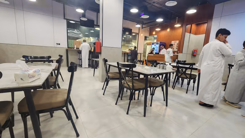 مطعم توب الفول